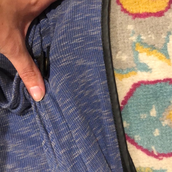 HOLD - Picture 3 of 4